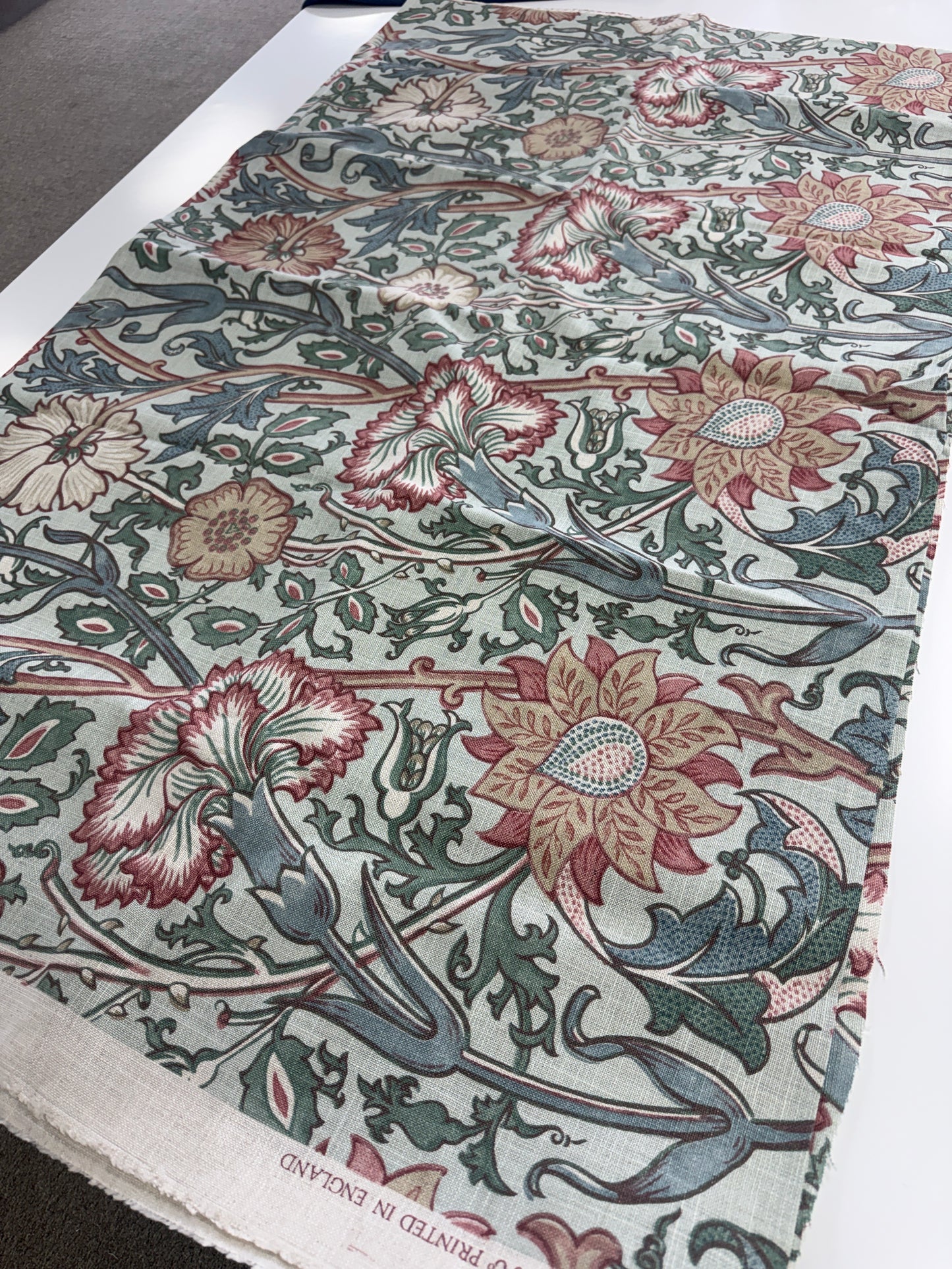 Morris & Co, pink & rose, 3.6 yards,