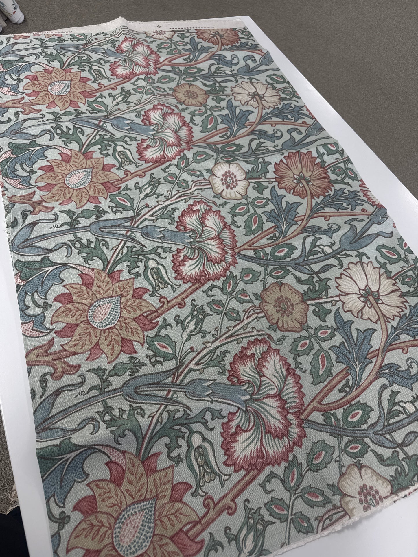 Morris & Co, pink & rose, 3.6 yards,