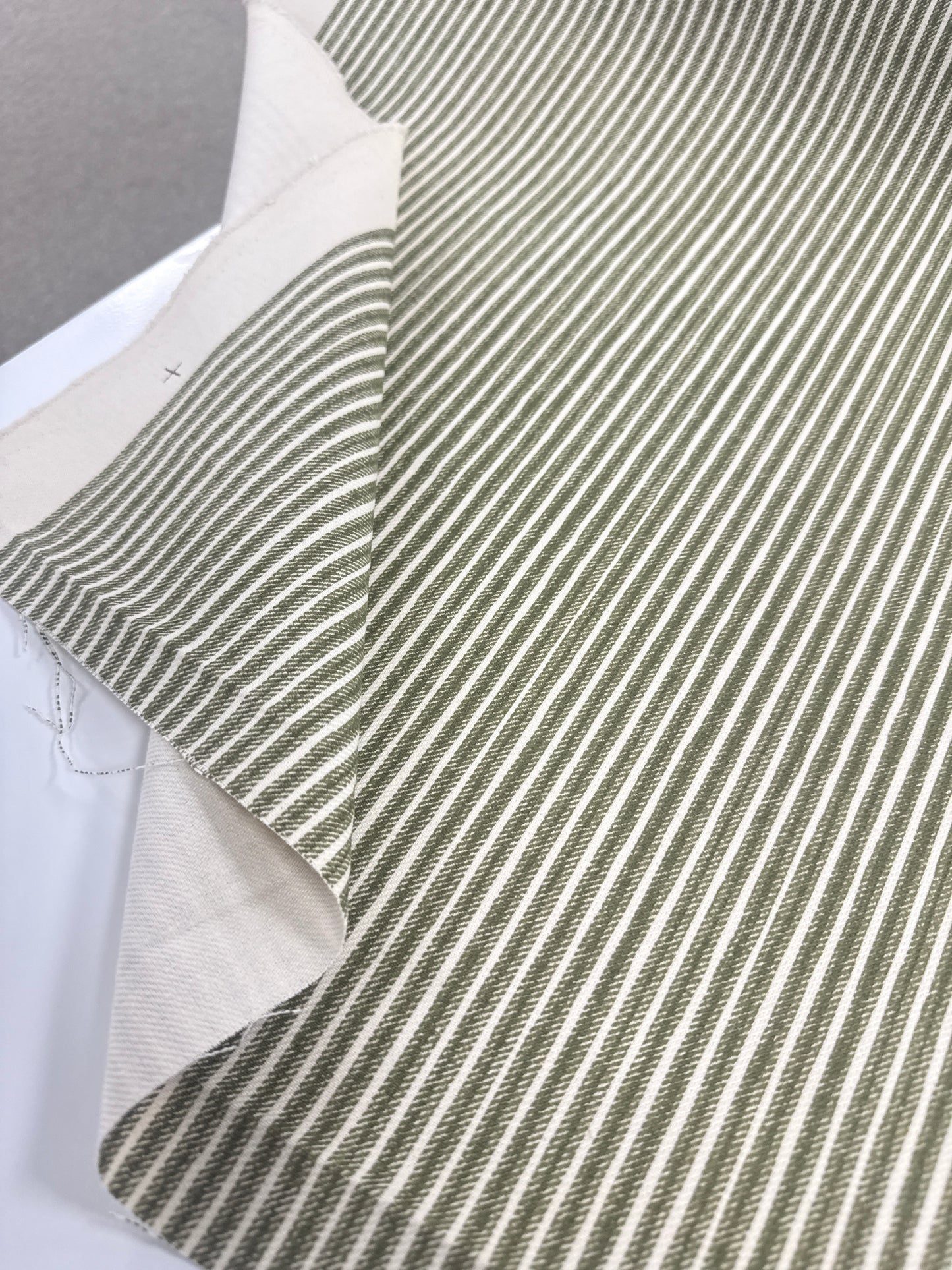 Fermoie, poulton stripe, green, 3.4 yards