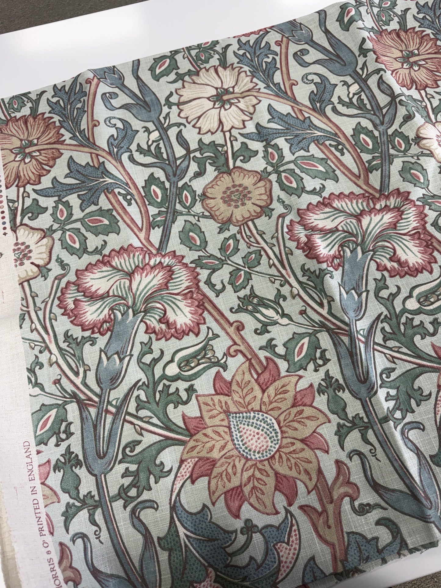 Morris & Co, pink & rose, 3.6 yards,